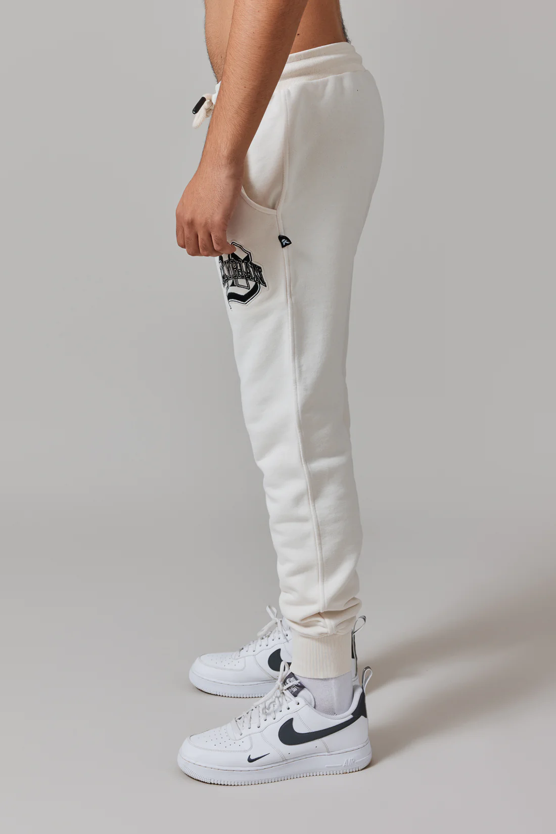 pants-white.webp